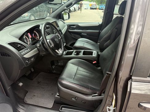 Used 2016 Dodge Grand Caravan R/T w/ Driver Convenience Group FWD image 9