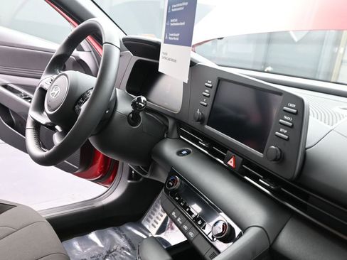 Certified 2025 Hyundai Elantra Sport image 20