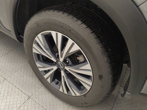 Used 2022 Nissan Rogue SV image 31