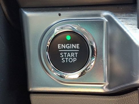 Used 2022 Ford F150 Lariat w/ Equipment Group 502A High image 21