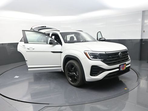 New 2026 Volkswagen Atlas Cross Sport SEL R-Line image 29