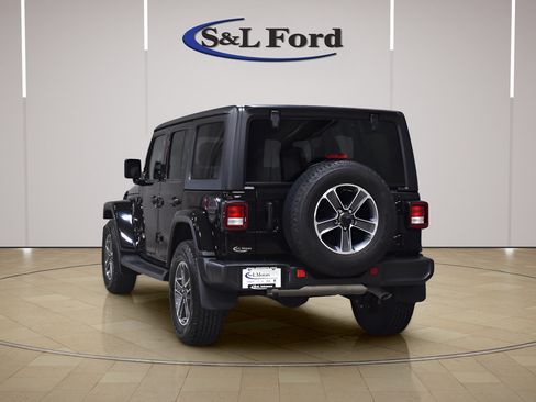 Used 2023 Jeep Wrangler Unlimited Sahara AWD/4WD image 4