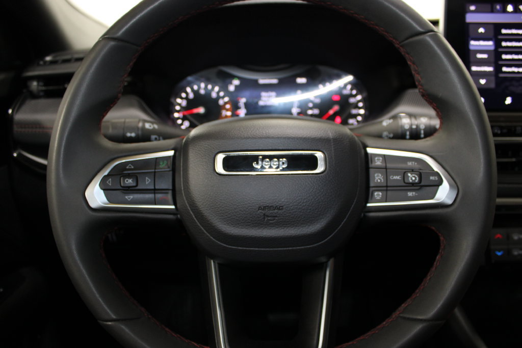 Used 2025 Jeep Compass Trailhawk AWD/4WD image 31