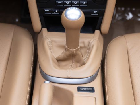 Used 2010 Porsche 911 Carrera RWD image 15