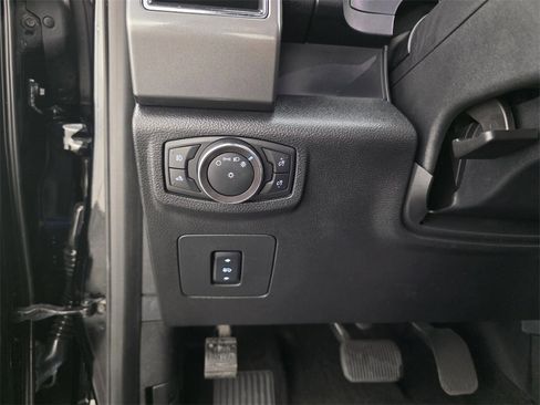 Used 2017 Ford F150 XLT w/ Equipment Group 302A Luxury image 29