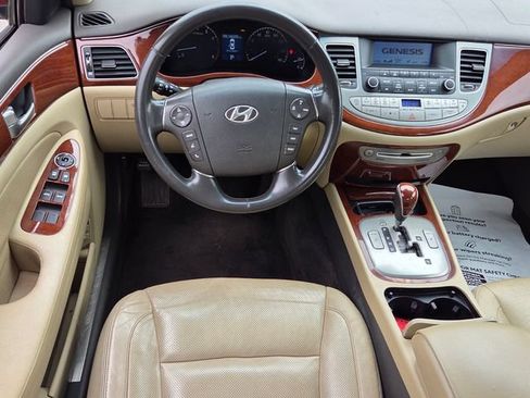 Used 2012 Hyundai Genesis 3.8 RWD image 7