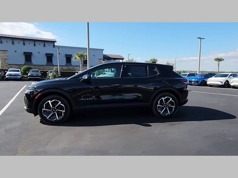 New 2026 Chevrolet Equinox EV LT image 17