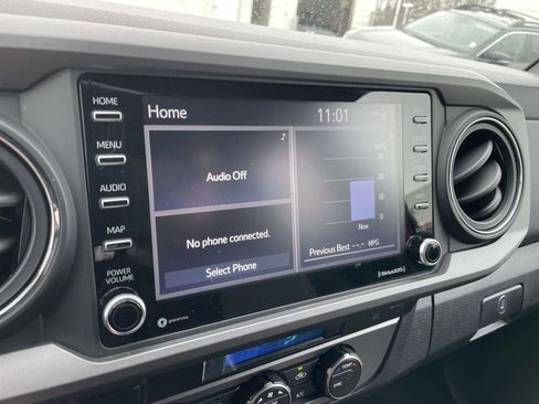 Used 2022 Toyota Tacoma TRD Sport w/ Technology Package image 32