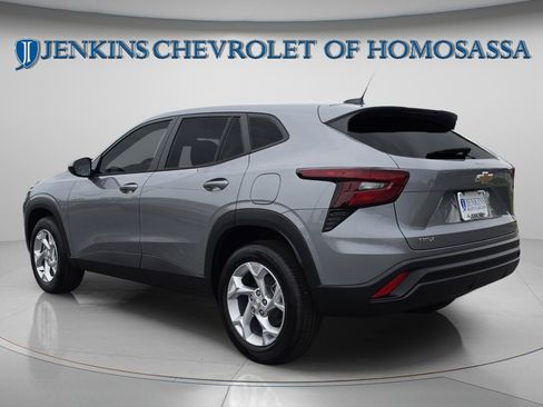 New 2026 Chevrolet Trax LS w/ LS Convenience Package FWD image 7