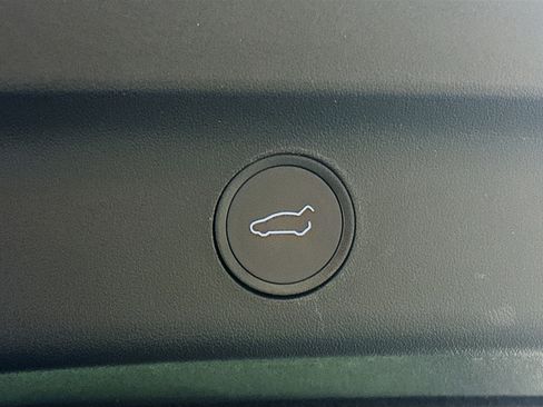 Used 2022 Tesla Model Y Performance image 28