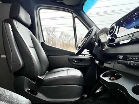 Used 2025 Mercedes-Benz Sprinter 2500 image 20