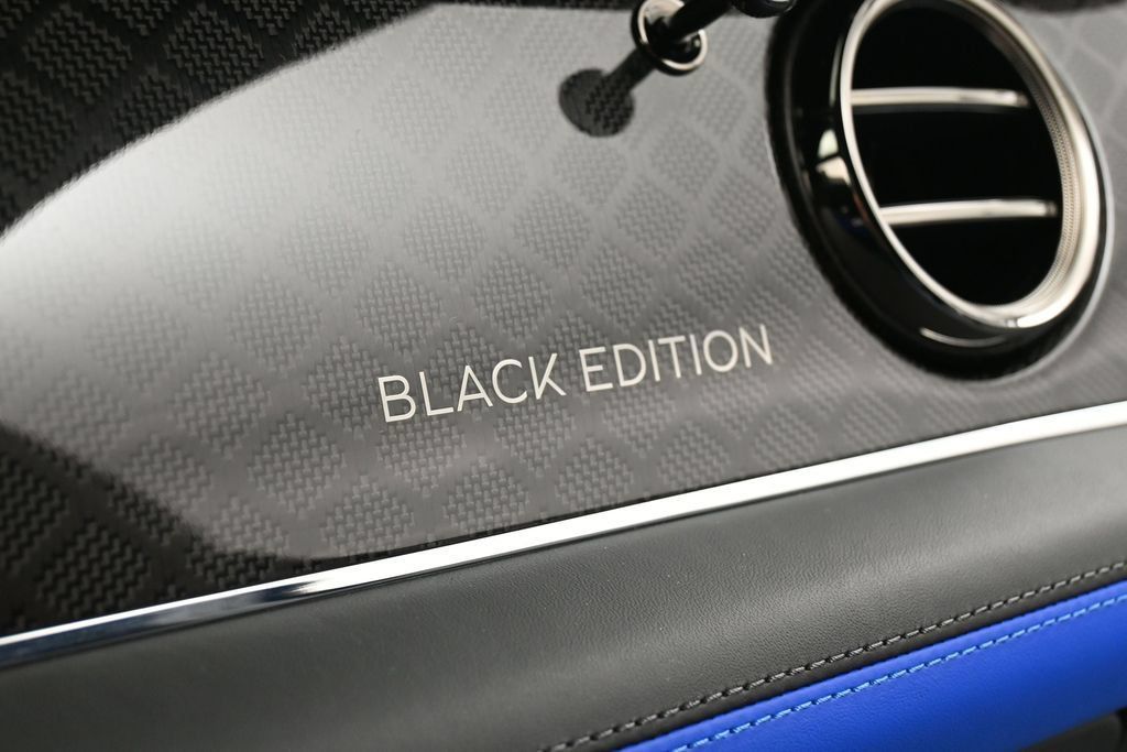 Certified 2025 Bentley Bentayga AWD/4WD image 35