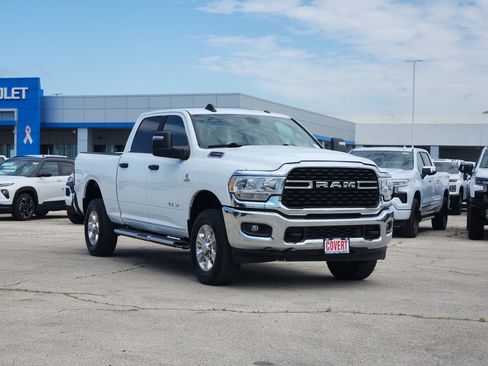 Used 2024 RAM 2500 Big Horn AWD/4WD image 3