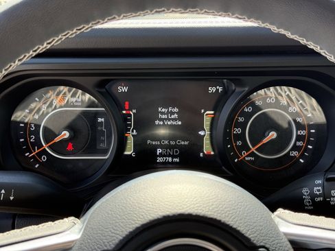 Used 2025 Jeep Wrangler Unlimited Sahara image 18