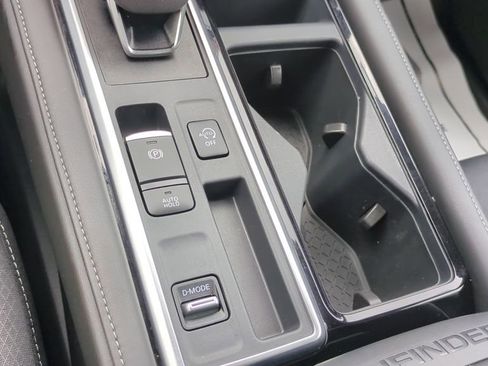 Used 2025 Nissan Pathfinder SV FWD image 21