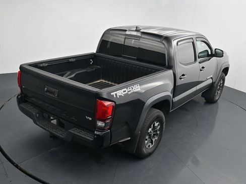 Used 2018 Toyota Tacoma TRD Off-Road w/ Technology Package AWD/4WD image 15