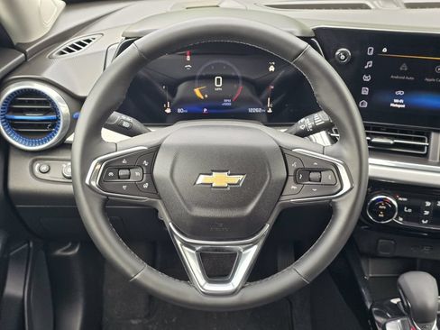 Used 2025 Chevrolet Trax LT w/ Driver Confidence Package FWD image 14
