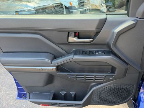Used 2025 Toyota Tacoma TRD Sport AWD/4WD image 23