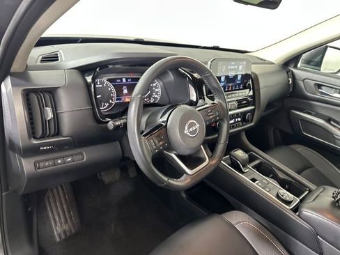 Used 2023 Nissan Pathfinder SL image 13