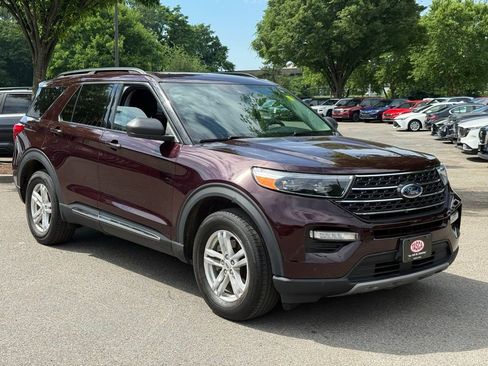 Used 2023 Ford Explorer XLT w/ Equipment Group 202A AWD/4WD image 3