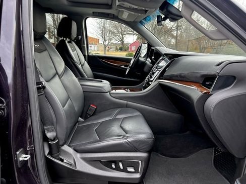 Used 2018 Cadillac Escalade ESV Luxury image 24