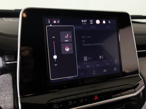 Used 2025 Jeep Compass Latitude image 7