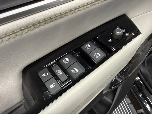 Used 2025 Jeep Wagoneer Series III AWD/4WD image 22