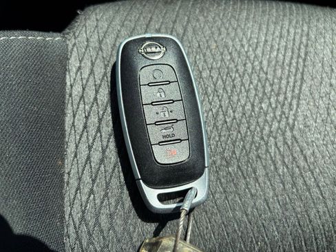 Used 2025 Nissan Rogue SV AWD/4WD image 27