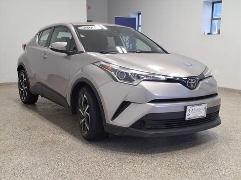 Used 2019 Toyota C-HR XLE image 3