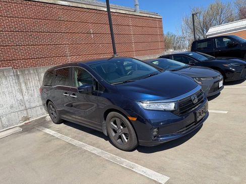 Used 2022 Honda Odyssey EX image 2