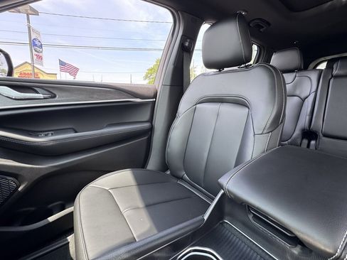 New 2025 Jeep Grand Cherokee Limited w/ Black Appearance Package image 14