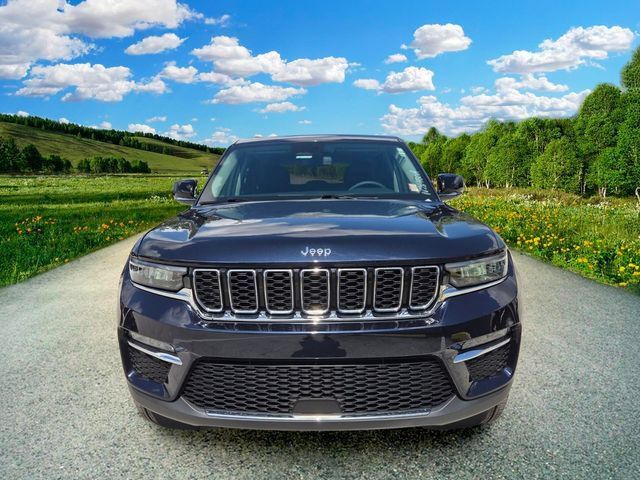Used 2024 Jeep Grand Cherokee Limited RWD image 8