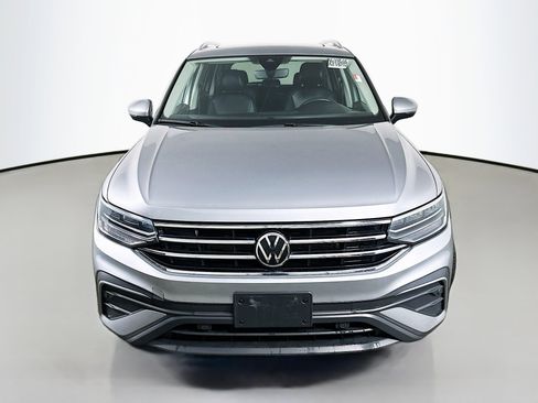 Used 2024 Volkswagen Tiguan SE w/ Panoramic Sunroof Package AWD/4WD image 2