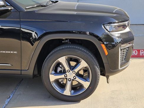 New 2026 Jeep Grand Cherokee Limited AWD/4WD image 6