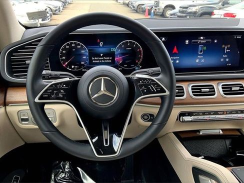 Used 2025 Mercedes-Benz GLE 350 4MATIC image 4