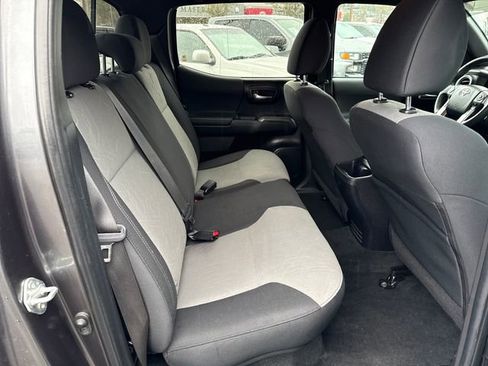 Used 2022 Toyota Tacoma TRD Off-Road w/ Technology Package image 14