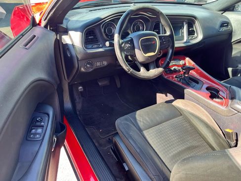 Used 2016 Dodge Challenger SXT image 10