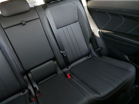 Certified 2023 Volkswagen Tiguan SE w/ Panoramic Sunroof Package AWD/4WD image 14