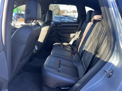 Used 2018 Porsche Cayenne Platinum Edition image 32
