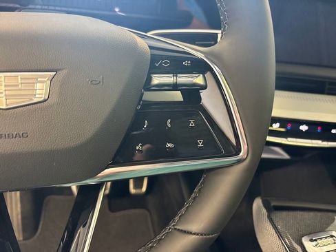 New 2025 Cadillac Optiq Sport 1 image 39