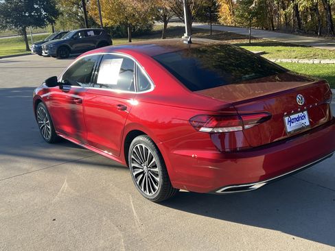 Certified 2022 Volkswagen Passat 2.0T image 8