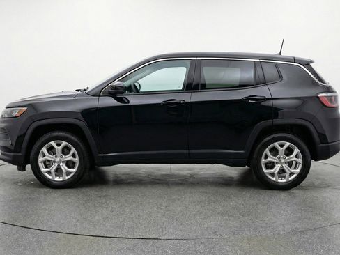 Used 2025 Jeep Compass Latitude image 5