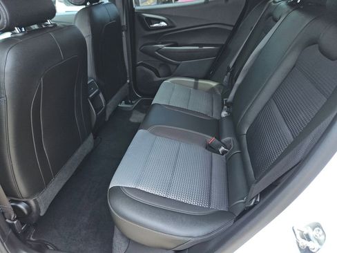 Used 2025 Chevrolet Trax LT w/ LT Convenience Package FWD image 27