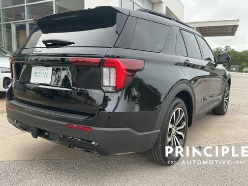 Used 2026 Ford Explorer ST-Line RWD image 8