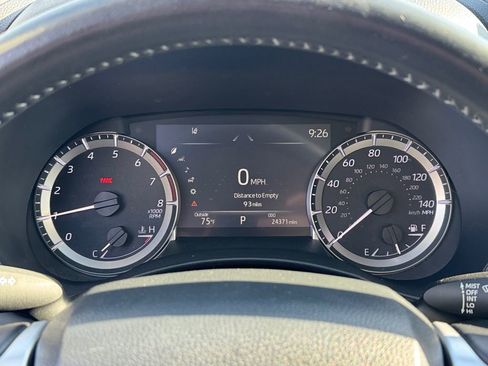 Used 2023 Toyota Highlander XLE AWD/4WD image 14
