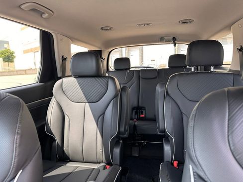 Certified 2025 Hyundai Palisade SEL image 14
