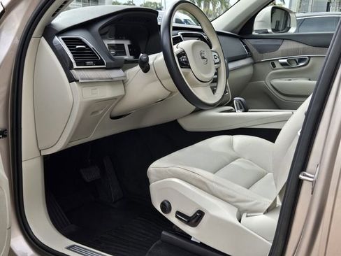 Certified 2023 Volvo XC90 B6 Plus AWD/4WD image 13