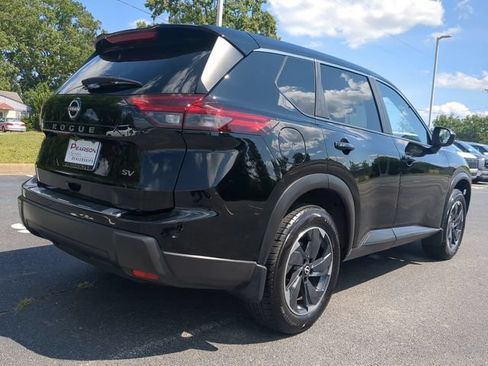 Used 2024 Nissan Rogue SV FWD image 4