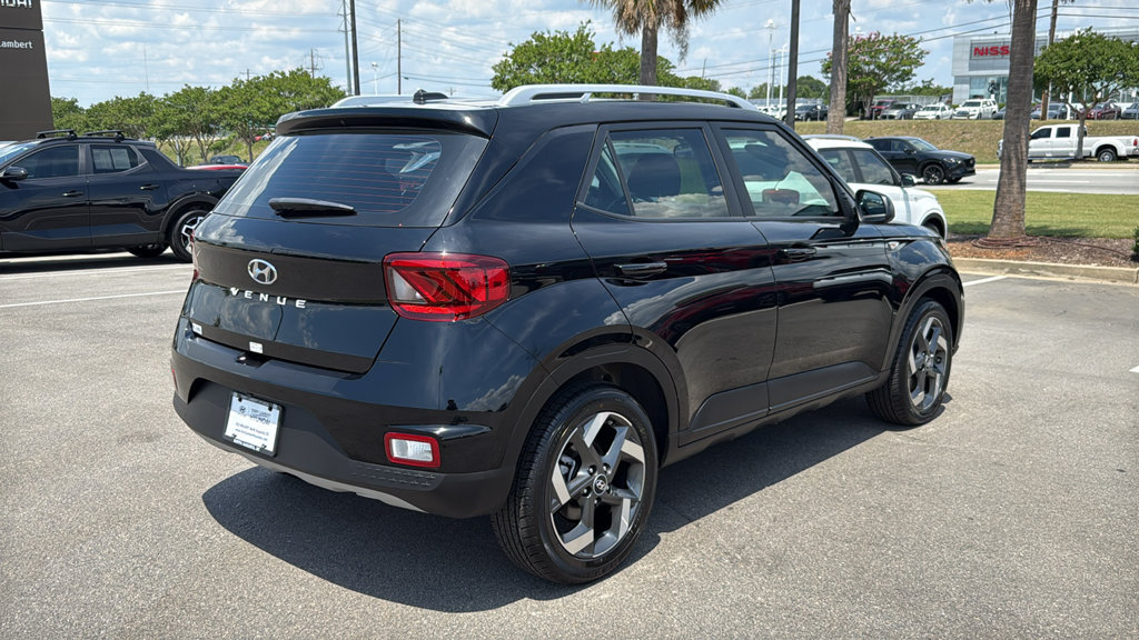 Used 2026 Hyundai Venue SEL FWD image 7