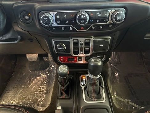 Used 2018 Jeep Wrangler Unlimited Rubicon image 16